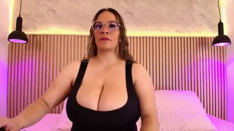 Snapshot of big_tits_in_your_face chatting on 10.15.25 Tell me Sophia  online show from 10.15.25