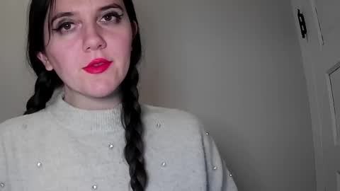 Isabella online show from 01.30.25