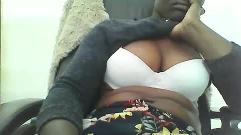 Snapshot of bigbumboobs98 chatting on 09.30.25 bigbumboobs98 online show from 09.30.25