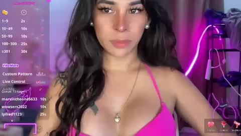 queen amanda online show from 10.28.25