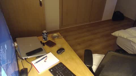 Snapshot of bigcok35spain chatting on 02.26.25 bigcok35spain online show from 02.26.25