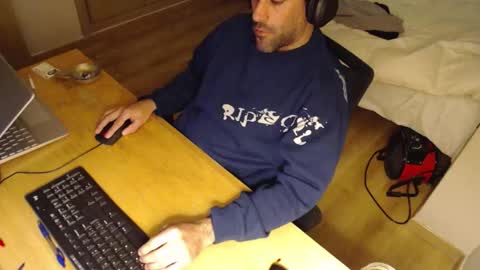 Snapshot of bigcok35spain chatting on 12.21.25 bigcok35spain online show from 12.21.25