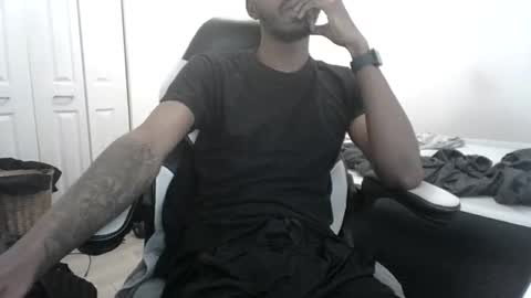 Snapshot of bigdickcumslut99 chatting on 01.12.25 antwan online show from 01.12.25