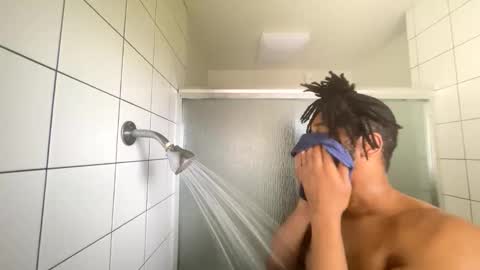 Snapshot of bigdinca chatting on 12.15.25 bigdinca online show from 12.15.25