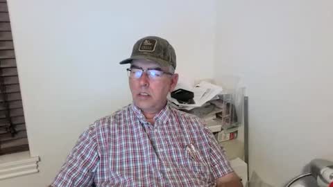 Snapshot of bigdylan17 chatting on 10.07.25 Dylan 56 Taleah 53 online show from 10.07.25