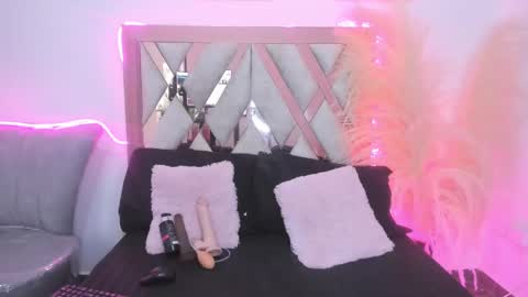 Snapshot of bigfinger125 chatting on 02.21.25 Lucy and Fred online show from 02.21.25