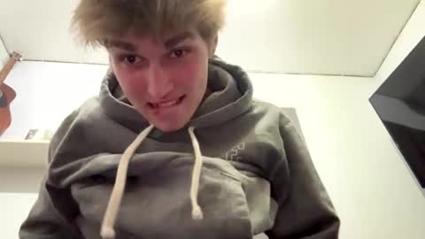 Snapshot of bigskinnyboyshh chatting on 12.24.24 bigskinnyboyshh online show from 12.24.24