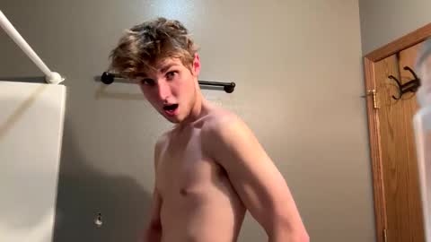 Snapshot of bigskinnyboyshh chatting on 01.03.25 bigskinnyboyshh online show from 01.03.25