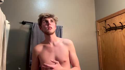 Snapshot of bigskinnyboyshh chatting on 01.05.25 bigskinnyboyshh online show from 01.05.25