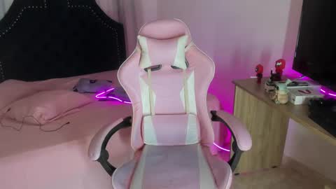 Snapshot of bigsquirtcharlotte chatting on 09.25.25 ISABELLA online show from 09.25.25