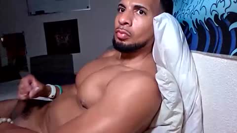 Snapshot of bigswoletroll chatting on 03.25.26 bigswoletroll online show from 03.25.26