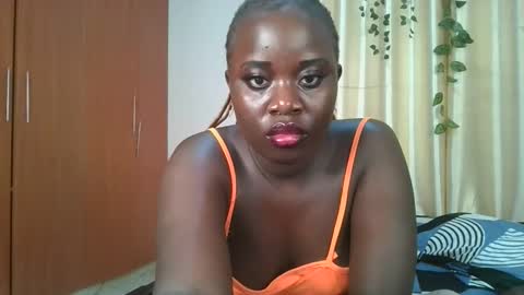 Snapshot of bigtits_baddie chatting on 12.02.25 bigtits_baddie online show from 12.02.25