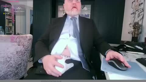 Snapshot of bijiminy chatting on 12.18.24 bijiminy online show from 12.18.24