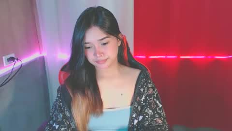 Snapshot of bilat_tinax chatting on 12.22.25 bilat tinax online show from 12.22.25