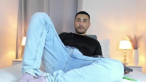 Snapshot of bilyryan1 chatting on 01.04.25 Nick Moca online show from 01.04.25