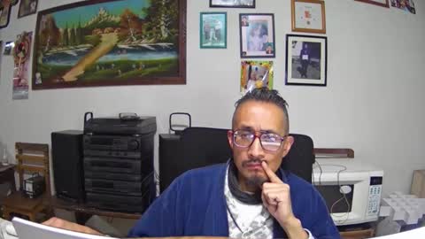 Snapshot of bisexmangenx chatting on 12.18.25 Manu O online show from 12.18.25