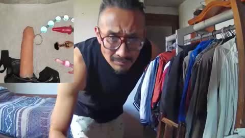 Snapshot of bisexmangenx chatting on 12.19.25 Manu O online show from 12.19.25