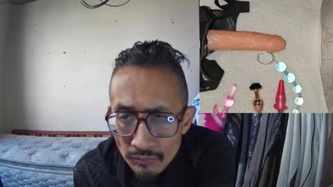 Snapshot of bisexmangenx chatting on 12.21.25 Manu O online show from 12.21.25