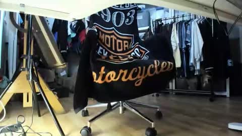 Snapshot of bisexualjay chatting on 11.29.25 bisexualjay online show from 11.29.25