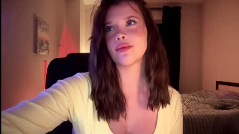 Snapshot of bitter_moon chatting on 09.22.25 Ann Braslowsky online show from 09.22.25