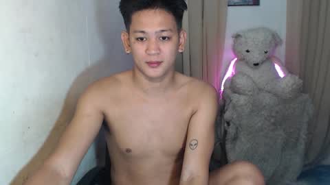 Snapshot of bj_alex31 chatting on 11.04.25 alex online show from 11.04.25