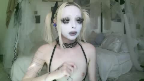 vampire fang  online show from 02.25.26