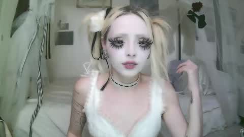 vampire fang  online show from 03.18.26