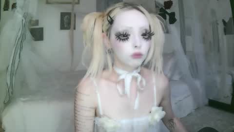 vampire fang  online show from 03.19.26