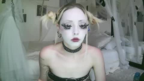 vampire fang  online show from 05.08.26