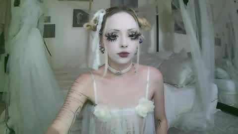 vampire fang  online show from 05.13.26