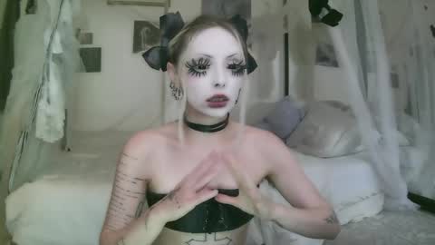 vampire fang  online show from 05.15.26