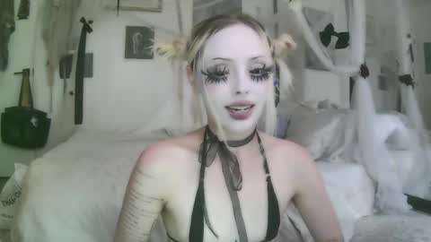 vampire fang  online show from 06.03.26