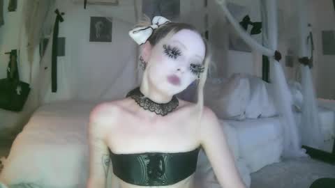 vampire fang  online show from 06.06.26