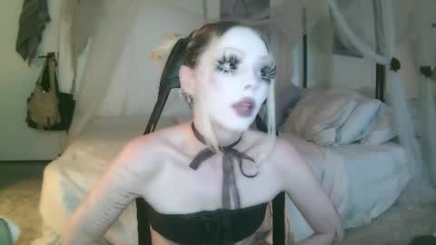 vampire fang  online show from 06.14.26