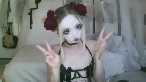 vampire fang  online show from 06.15.26