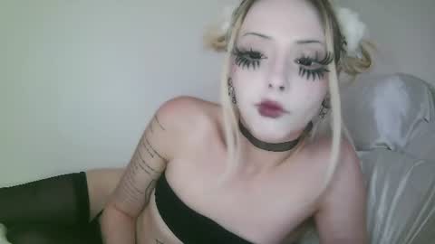 vampire fang  online show from 06.16.26