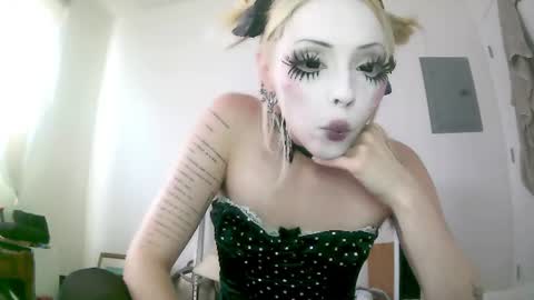 vampire fang  online show from 06.19.26
