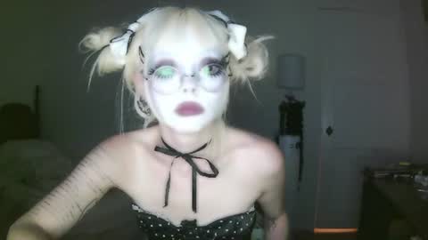 vampire fang  online show from 07.05.26