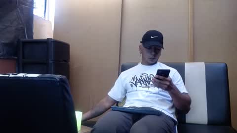 Snapshot of black_hot26 chatting on 12.12.24 black_hot26 online show from 12.12.24