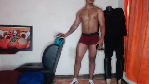 Snapshot of black_hot26 chatting on 02.14.25 black_hot26 online show from 02.14.25