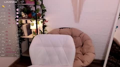 Snapshot of black_pant3r chatting on 02.12.25 Mon Mon online show from 02.12.25