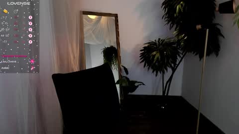 Snapshot of black_pant3r chatting on 02.19.25 Mon Mon online show from 02.19.25