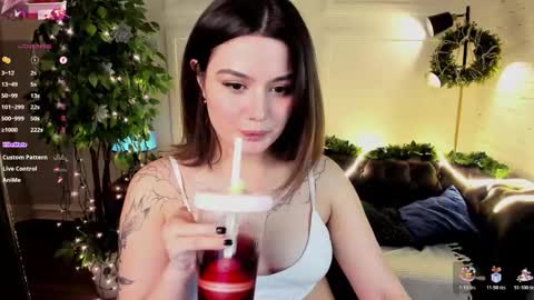 Snapshot of black_pant3r chatting on 12.17.25 Mon Mon online show from 12.17.25