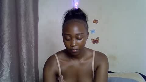 Snapshot of black_rosey chatting on 11.02.25 veraa online show from 11.02.25