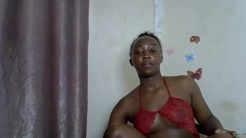 Snapshot of black_rosey chatting on 11.05.25 veraa online show from 11.05.25