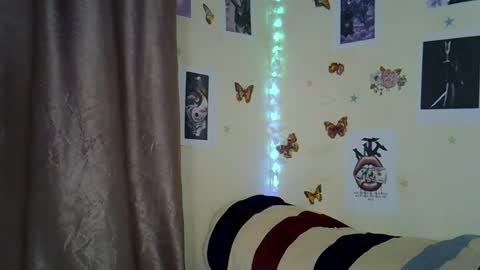 Snapshot of black_rosey chatting on 12.18.25 veraa online show from 12.18.25