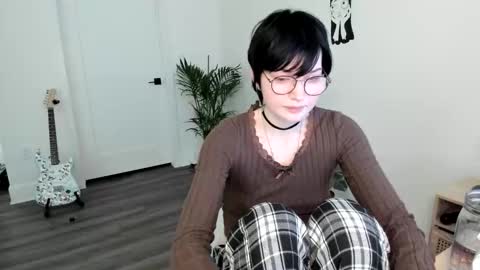 Snapshot of blackberryfizz chatting on 10.19.25 Ella online show from 10.19.25