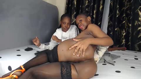 Snapshot of blackchully45 chatting on 11.04.25 Aysher online show from 11.04.25