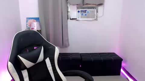 Snapshot of blackmanika chatting on 09.20.25 blackmanika online show from 09.20.25