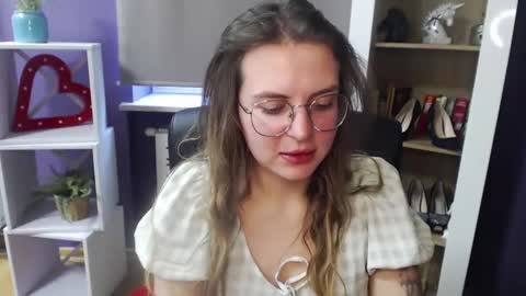 Z O E Y online show from 02.18.25